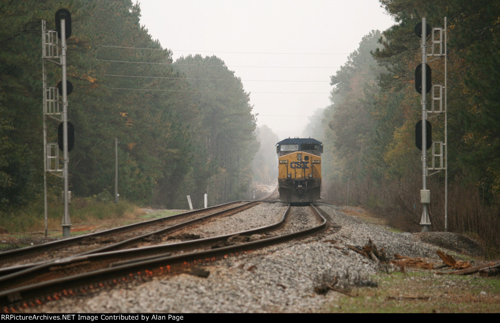 CSX 117 and 5465 wait for green at the N.E. Aberdeen signals